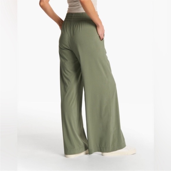 Vuori Villa Wideleg Pants - Women's In green Size small - Picture 3 of 13